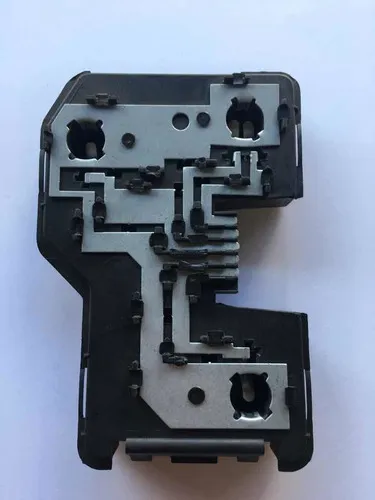 Circuito Da Lanterna Traseira Gm Monza 82/90 L/dir Dp 7315 Direito Preto
